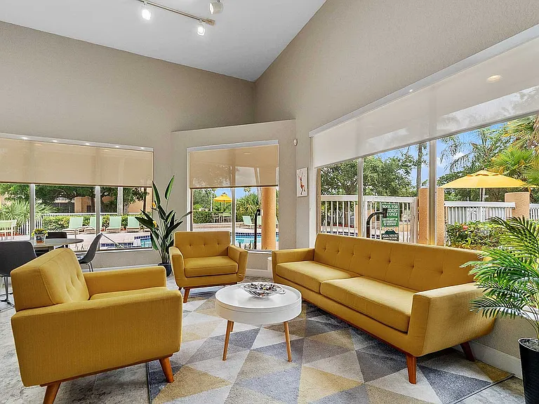 Tennis Towers Apartments — Photo 48