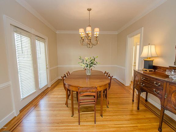 4th image of 2633 Whittier Ave