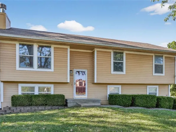 8900 N Lathrop Dr, Kansas City, MO 64155