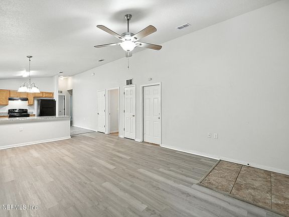 4th image of 8125 WOODS Avenue