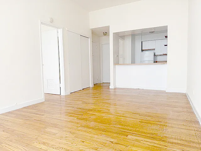 Building Photo - 30 W 96th St #4H
