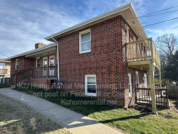 3rd image of 1114 E Myrtle St #A
