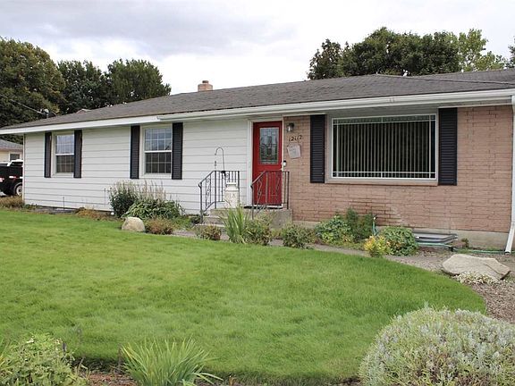 2nd image of 12112 E Maxwell Ave