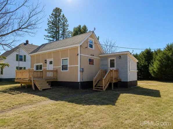 119 Hemlock St, Republic, MI 49879