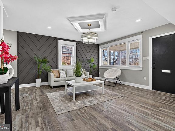 3rd image of 3310 Glen Ave