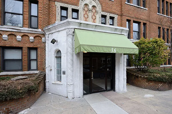 Sold by Hudson Place Realty | media 16