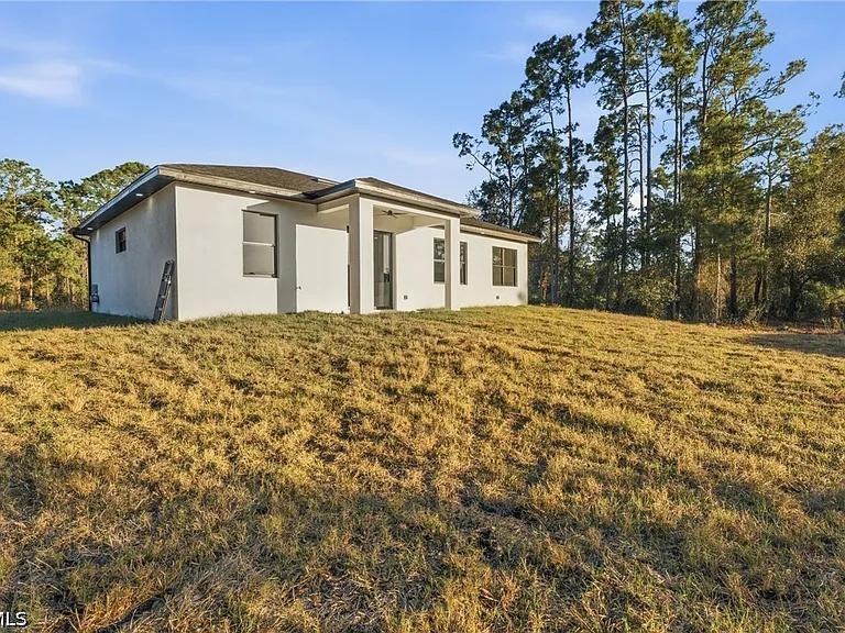 566 Eisenhower Blvd — Photo 30