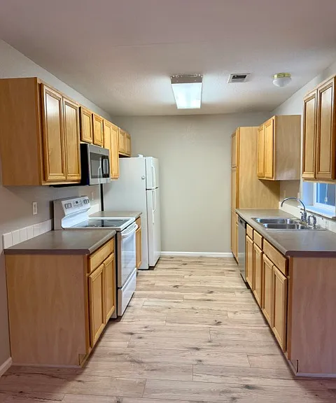 721 Waterglen Dr #D113 — Photo 4