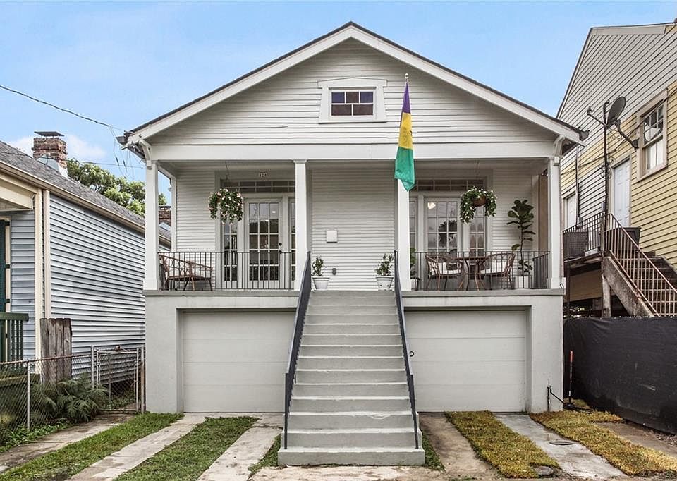 1st image of 828 Delachaise St
