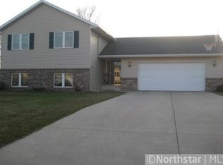 319 Terrace View Dr, Litchfield, MN 55355