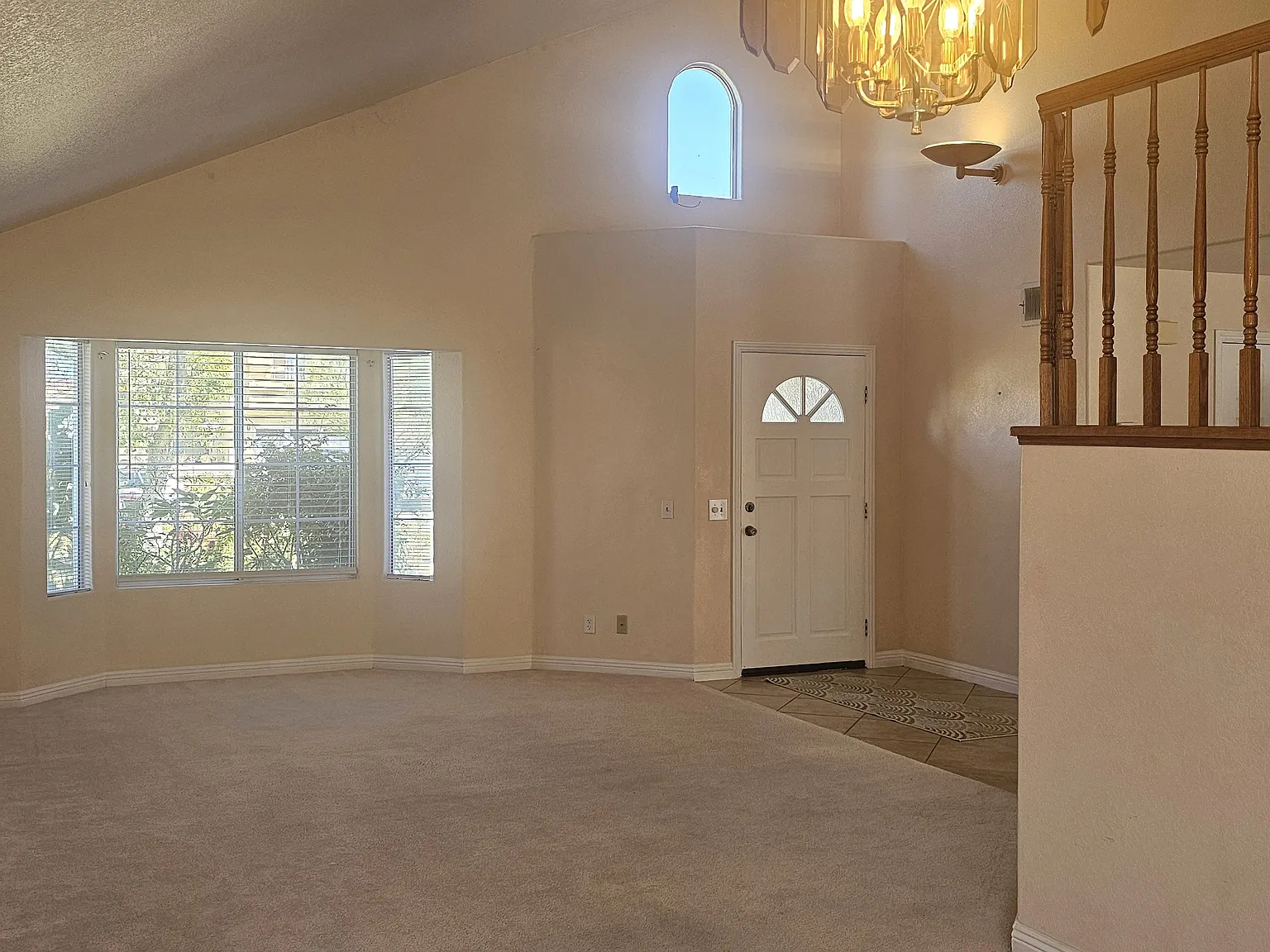 4 bed, 2.5 bath, 2082 sqft, $2,995 — Photo 2