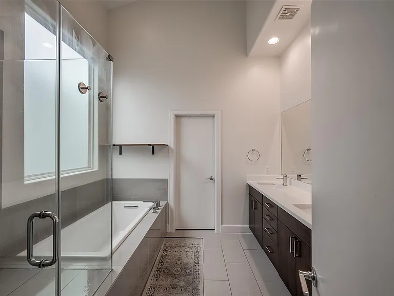1907 Houston Ave — Photo 14
