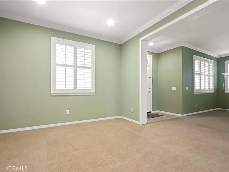 823 Canterbury Ln — Photo 6