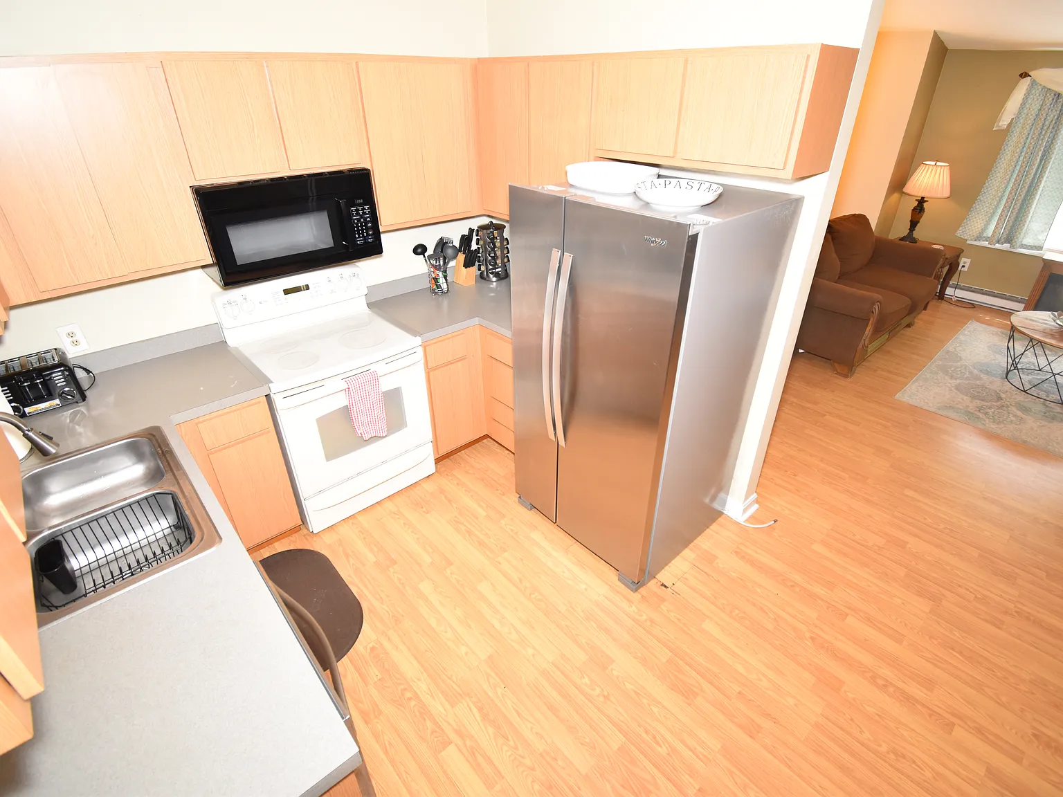 3 bed, 1240 sqft, $2,550 — Photo 2