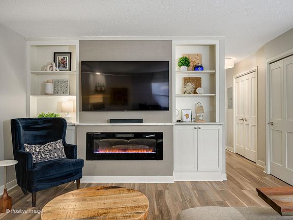 2nd image of 3033 N Sheridan Rd APT M1