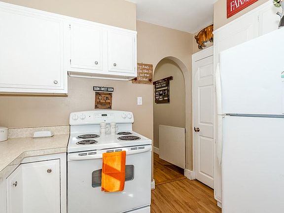 5th image of 121 Park Dr