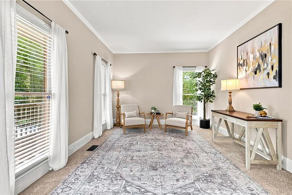 5 bed, 3.5 bath, 2510 sqft, $2,995 — Photo 3