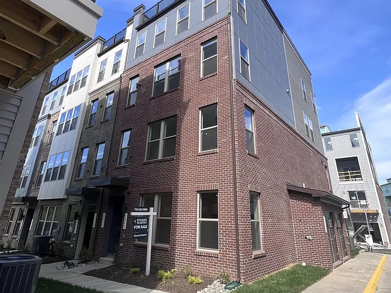 2433 Silver Line Aly — Photo 1
