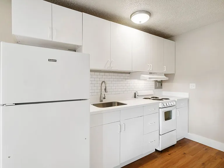 Lilly Apartments — Photo 7