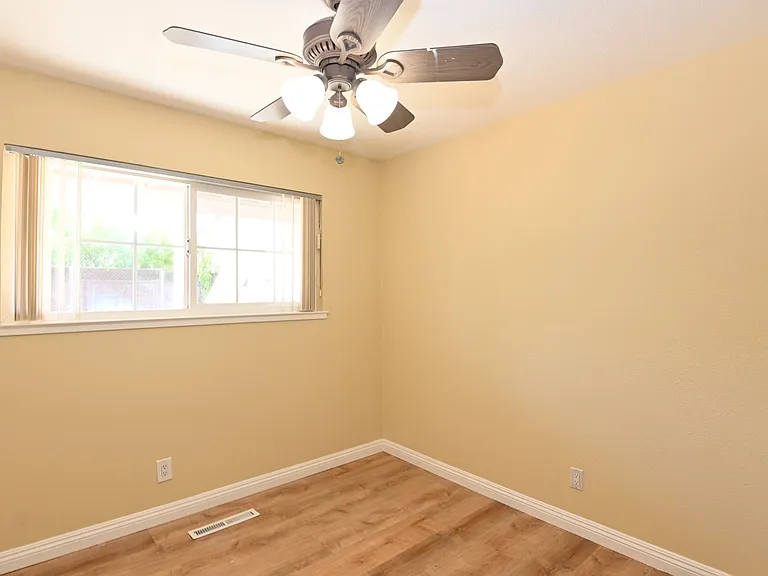 398 Roan St — Photo 12
