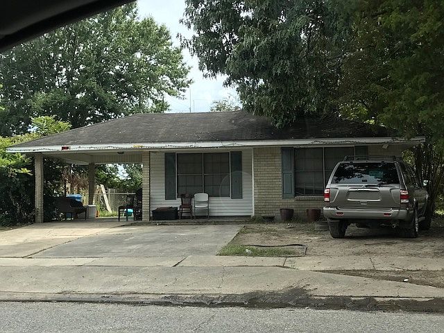 1st image of 609 Churchill Dr