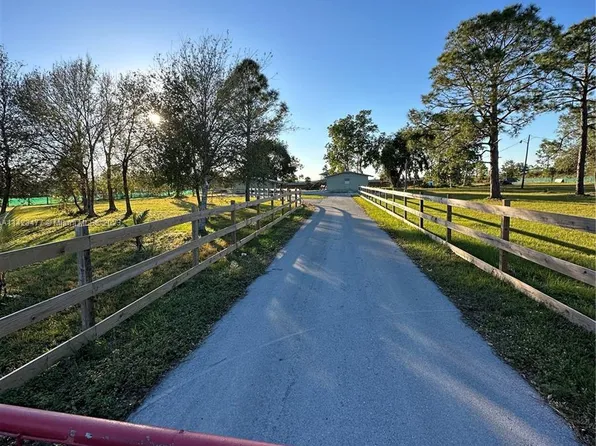 1659 Crescent Ave, Labelle, FL 33935