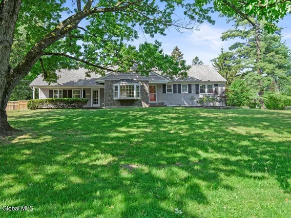 4300 Buckingham Drive, Schenectady, NY 12304