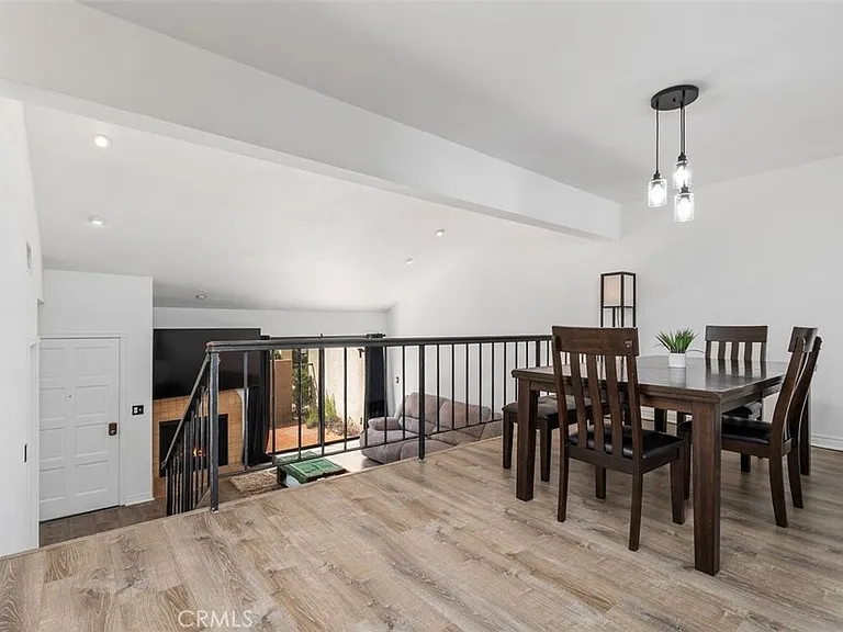 18415 Collins St — Photo 5