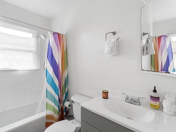 2nd image of 115 1/2 S Tremont St
