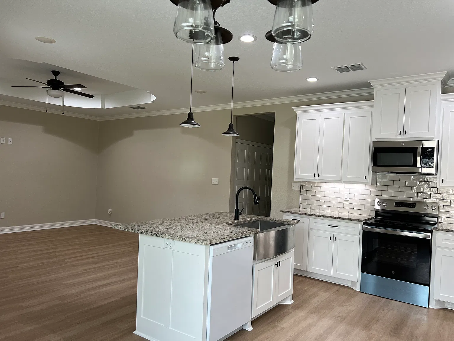 1533 N Palace Ave — Photo 4
