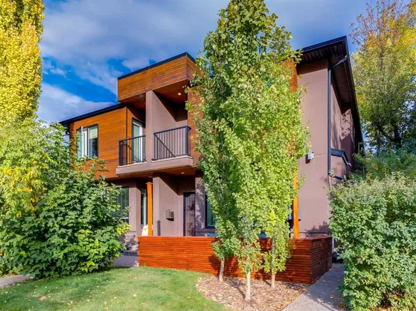 1938 W 33rd St SW #1, Calgary, AB T3E 2S5