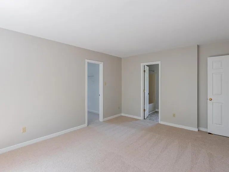 8915 Castle Point Dr — Photo 31