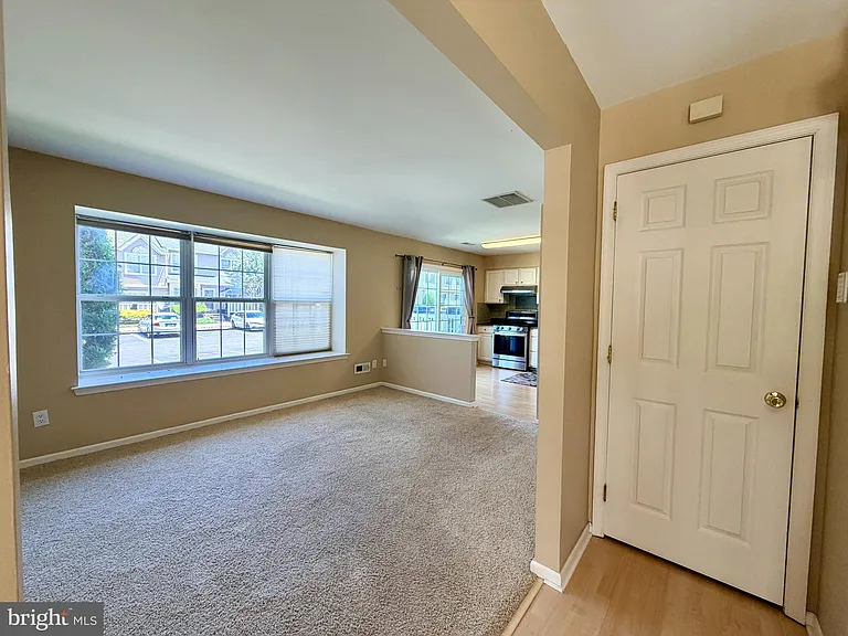 5504 Essex Ln — Photo 4