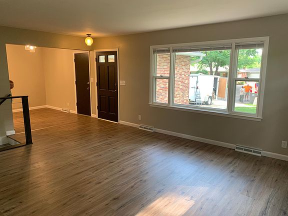 3rd image of 215 Wedgewood Dr