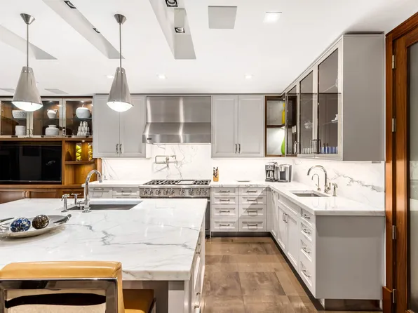 159 East 61st Street image 11 of 22