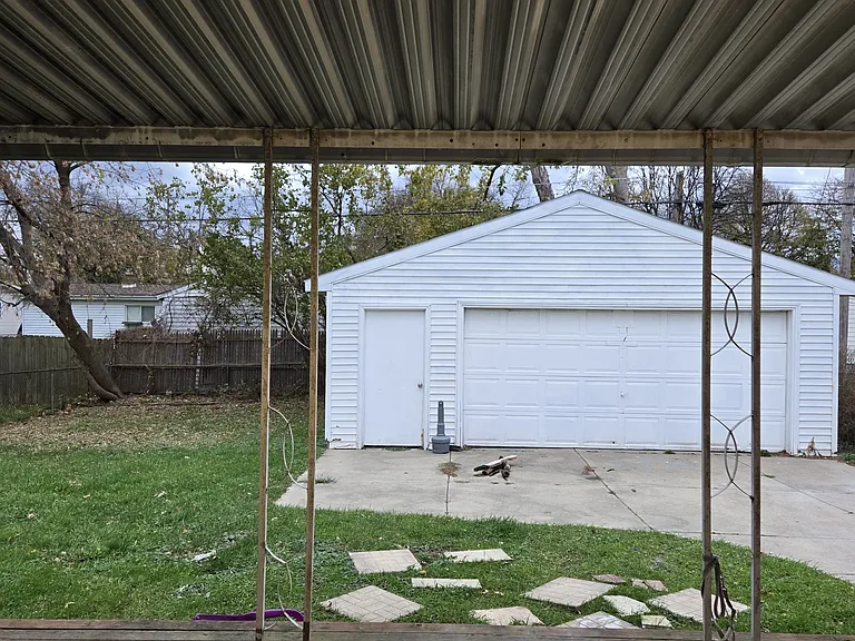 805 E Hemphill Rd — Photo 19