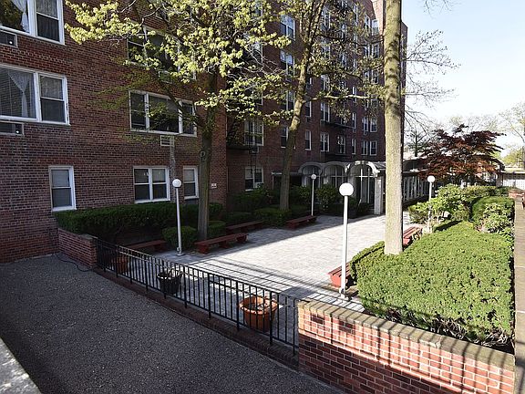 3rd image of 54-40 Little Neck Pkwy #2D