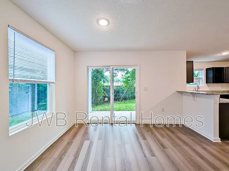 1478 Mason Ave — Photo 4