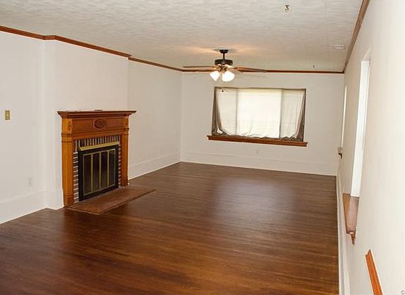 3rd image of 800 Dixon Dr