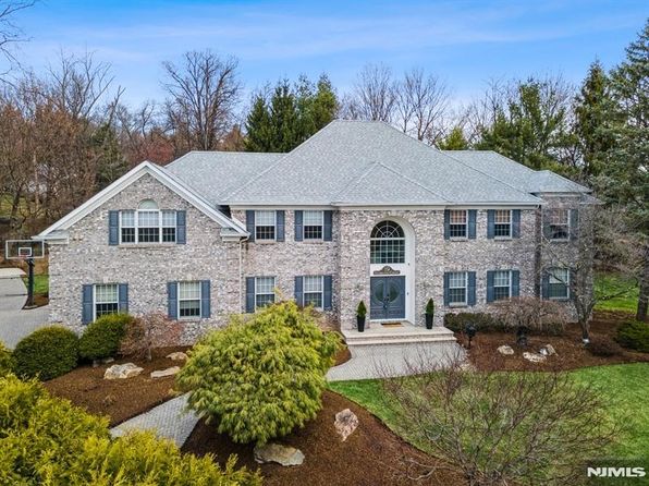19 Hubbard Ct, Allendale, NJ 07401