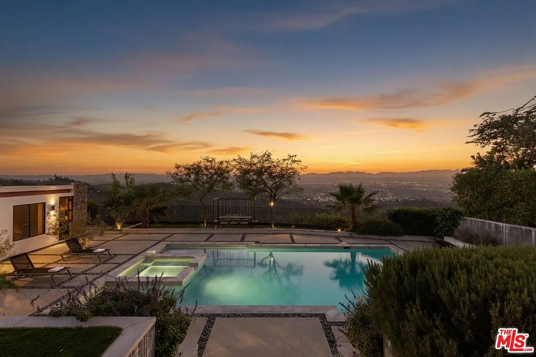 5 bed, 5.5 bath, 4500 sqft, $38,000 — Photo 3