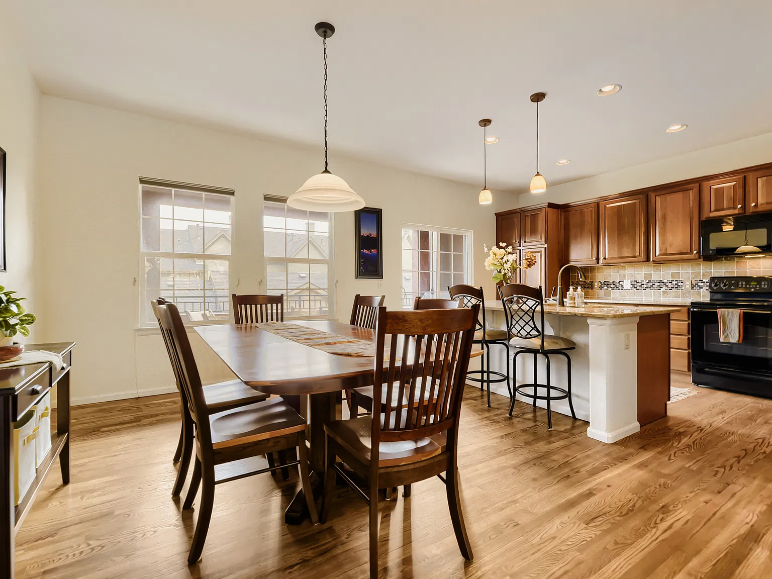 3 bed, 2.5 bath, 1531 sqft, $3,100 — Photo 2