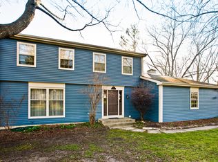 107 Terrace Dr, Tower Lakes, IL 60010