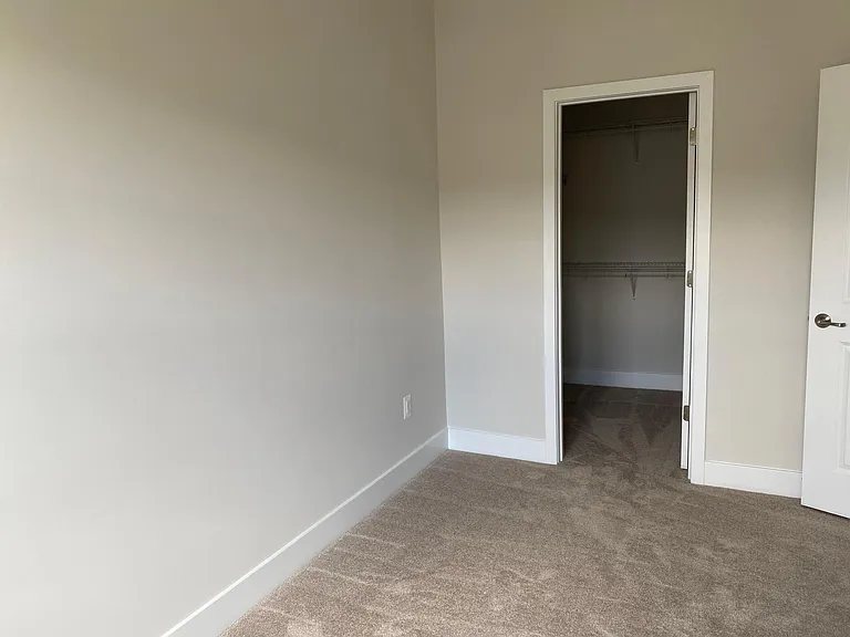 2106 Devine Rd — Photo 10