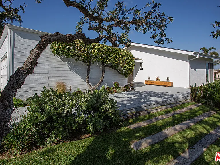 20521 Roca Chica Dr — Photo 1