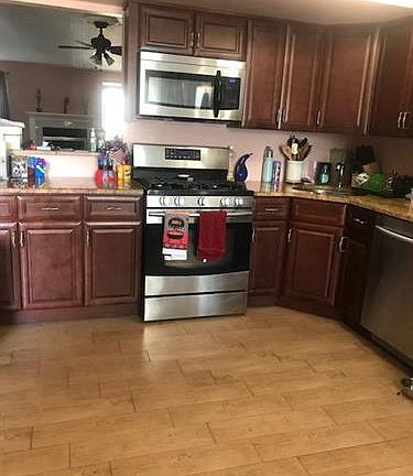 4th image of 660 Greeley Ave