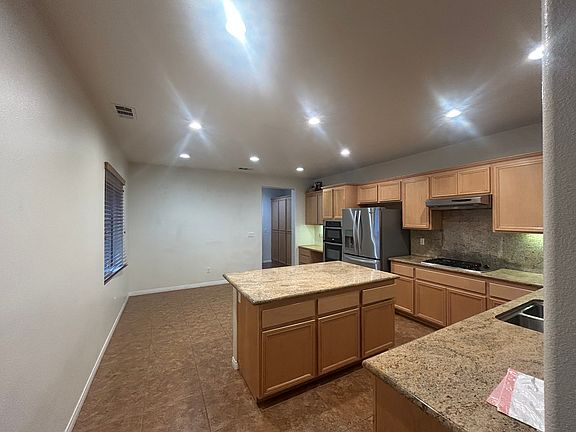 4th image of 10103 Grizzly St