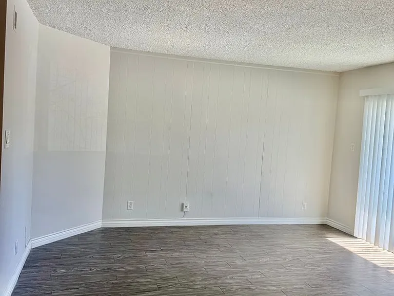 1595 E. Chevy Chase Drive — Photo 9