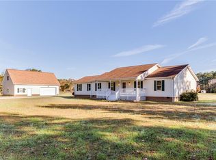 107 Old Matthews Ln, Hallieford, VA 23068