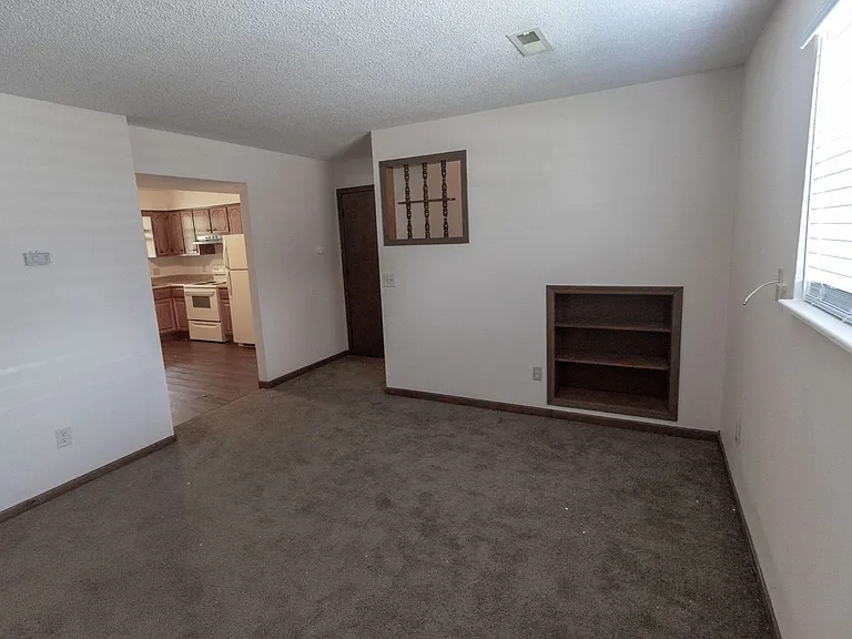 420 N East Park Ln — Photo 4